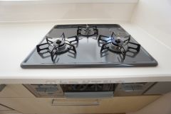 同仕様写真。3口コンロなので、効率よくお料理が楽しめます。毎日のお料理も楽しくなりますね＾＾