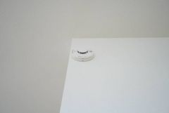 火災報知器が設置されていることで、火災の発生をいち早く感知し、就寝中や留守中でも素早く危険を知らせてくれるため、家族の安全を確保し被害を最小限に抑えられます。