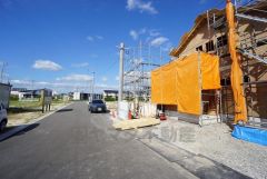 前面道路は公道西側6ｍ。