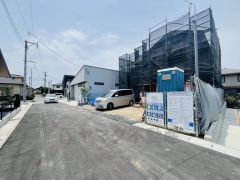 前面道路は東側に5ｍ。 スーパー・コンビニまで徒歩7分圏内＾＾ お子様から大人まで楽しめるトリアスショッピングモール・コストコまで車で約10分＾＾