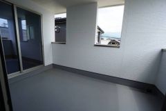 お洗濯物を干すスペースとしても十分な広さがあります。  お天気の良い日はお洗濯物がよく乾きそうな日当たり良好のインナーバルコニーです＾＾