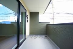 お洗濯物を干すスペースとしても十分な広さがあります。  お天気の良い日はお洗濯物がよく乾きそうな日当たり良好のバルコニー＾＾