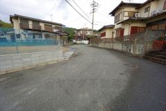 前面道路は公道東側約6.5ｍ。幅広いため、車の離合や駐車がスムーズです＾＾