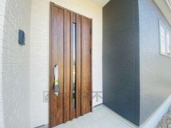 タッチキー採用の玄関。お買い物帰りで、両手がふさがってきても簡単に中に入れます＾＾
