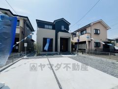並列駐車3台＾＾ ご夫婦で1台ずつとご友人や急な来客があっても安心です＾＾