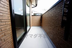 同仕様写真。お洗濯物も気持ちよく干せそうです。 テーブルとイスを置いてカフェタイムや日光浴、星を眺めたりも良いですね^^