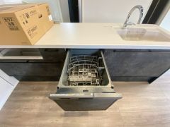 食事の後の手間を解消する食器洗い乾燥機を標準装備。手洗いよりも断然節約でき、節水で自然にもやさしいです。