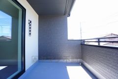お洗濯物を干すスペースとしても十分な広さがあります。  お天気の良い日はお洗濯物がよく乾きそうな日当たり良好のバルコニー＾＾