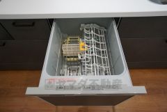 家事の時間が短縮できる食器洗浄乾燥機付。後片付けもラクラクです。