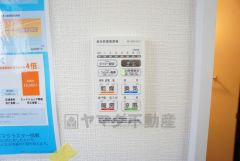 浴室暖房乾燥機には、暖房、乾燥、涼風、換気の4つの機能が付いています。タイマー付きです。