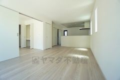家族が集まる開放的なリビング。約17.2帖の大空間で毎日のお食事が楽しみです＾＾思い思いの時間を過ごしたり、家族みんなで食事をしたり、素敵な団らんの場になりますね。
