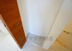 同仕様写真。廊下収納あり。掃除用品や日用品のストック場所として活躍します＾＾