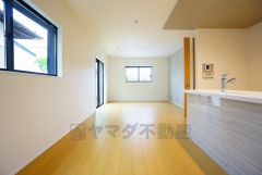 断熱性能の窓ガラスを採用。省エネ、光熱費カットにも貢献します。 夏は涼しく、冬は暖かく快適に過ごせます。