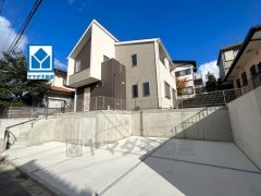 オール電化住宅。敷地面積広々66坪。スーパーコンビニドラックストア徒歩15分圏内＾＾福岡空港駅まで徒歩8分博多の森競技場前停から乗車6分＾＾