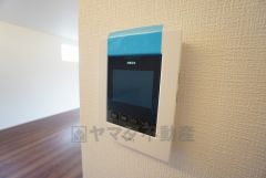 防犯性、セキュリティ対策に安心できるテレビモニター付きインターフォンです。セールスマン対策にもなり安心できます。