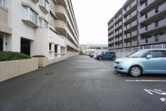 駐車場空き状況は要確認。