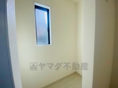 キッチン横パントリー。食器やキッチン用品、食料品の保存に便利です＾＾