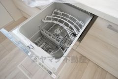 炊事時間を大幅に短縮できる食器洗浄乾燥機付き＾＾冬場の洗い物で手荒れの悩みもなくなります。
