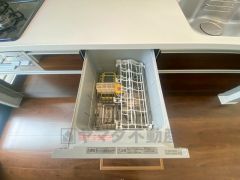 家事の時間が短縮できる食器洗浄乾燥機付。後片付けもラクラクです。