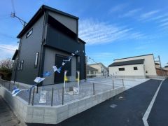 食器洗浄乾燥機、浴室暖房乾燥機、温水洗浄便座標準装備。田川バイパスまで車で約5分（350ｍ）遠出のお出かけや通勤に便利＾＾