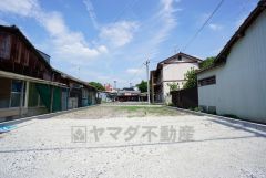 西鉄バス「枝国三区」停徒歩4分＾＾イオン穂波ショッピングセンター徒歩4分＾＾車で約1分。（300ｍ）お買い物に便利です。