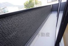 お天気の良い日はお洗濯物がよく乾きそうな日当たり良好のバルコニーです＾＾