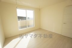 収納力豊富なウォークインクローゼット付き。洋服や小物などを1箇所にまとめて美しい収納を実現します。