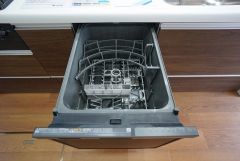 家事の時間が短縮できる食器洗浄乾燥機付。後片付けもラクラクです。