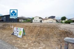 JR宇美駅徒歩11分、都心へのアクセス良好。スーパーやコンビニなども近く周辺環境充実。