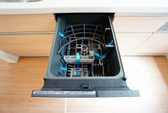 同仕様写真。家事の時間が短縮できる食器洗浄乾燥機付。後片付けもラクラクです。 食器を洗う手間が減るので家族とのコミュニケーションの時間や自分の時間が増えますね。