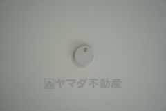 火災発生をいち早く知らせてくれる火災報知器は標準装備です。