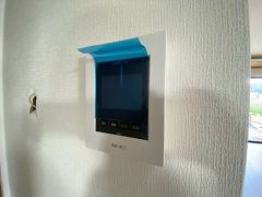 防犯性もばっちり、TVモニター付きインターフォン完備。大きなモニターで玄関先を確認できます。録画機能が付いているので不在時の訪問者も確認できて安心です^^