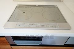 同仕様写真。お手入れのしやすいIHクッキングヒーターです。