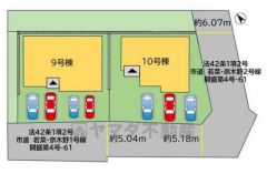 10号棟。カースペースは3並列台以上。ご夫婦で1台ずつと急な来客やご友人が来ても安心して駐車できます＾＾前面道路は南西側約5.04ｍ、南東側約6.07ｍ。 幅広いため駐車がスムーズです＾＾