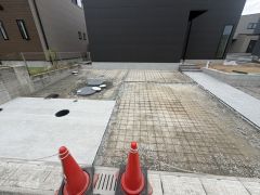 駐車スペースはゆとりある2台分を確保。マイカー用に、お客さま用に、余裕を持ってご利用いただけます^^