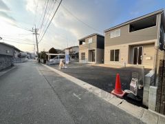 大型車両の通行も少なく静かで快適な生活を送れます＾＾ 4LDK、納戸付きのゆとりのある間取りです＾＾
