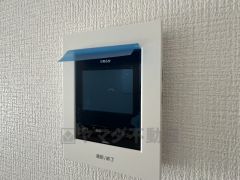 防犯性もばっちり、TVモニター付きインターフォン完備。大きなモニターで玄関先を確認できます。録画機能が付いているので不在時の訪問者も確認できて安心です^^