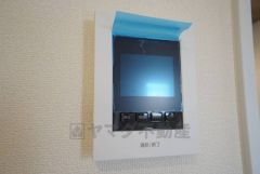 防犯性もばっちり、TVモニター付きインターフォン完備。大きなモニターで玄関先を確認できます。録画機能が付いているので不在時の訪問者も確認できて安心です^^