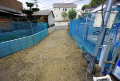 駐車スペースはゆとりある2台分を確保。マイカー用に、お客さま用に、余裕を持ってご利用いただけます。