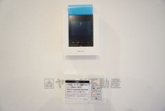 防犯性、セキュリティ対策に安心できるテレビモニター付きインターフォンです。セールスマン対策にもなり安心できます。