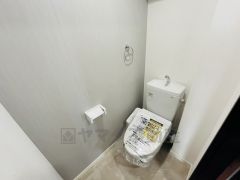 節水・静音設計でエネルギーを効率よく使用し省エネ。汚れをガードする構造でサッと一拭き、お手入れが簡単。