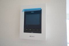防犯性、セキュリティ対策に安心できるテレビモニター付きインターフォンです。セールスマン対策にもなり安心できます。