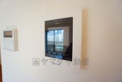 防犯性、セキュリティ対策に安心できるテレビモニター付きインターフォンです。セールスマン対策にもなり安心できます。