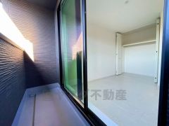 お洗濯物を干すスペースとしても十分な広さがあります。  お天気の良い日はお洗濯物がよく乾きそうな日当たり良好のバルコニー＾＾