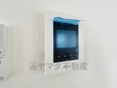 防犯性、セキュリティ対策に安心できるテレビモニター付きインターフォンです。セールスマン対策にもなり安心できます。