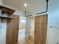 洗面室にはハンガーパイプつきで室内干しも出来ます＾＾