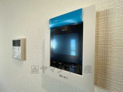 防犯性、セキュリティ対策に安心できるテレビモニター付きインターフォンです。セールスマン対策にもなり安心できます。