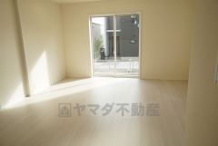 断熱性能の窓ガラスを採用。省エネ、光熱費カットにも貢献します。 夏は涼しく、冬は暖かく快適に過ごせます。