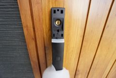 かざすだけで開閉できる、タッチキー採用の玄関。お買い物帰りで、両手がふさがってきても簡単に中に入れます＾＾
