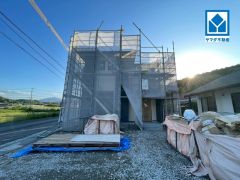 敷地64坪以上。イオン穂波ショッピングセンター車で約8分（2.4ｋｍ）駐車4台＾＾設備仕様も充実＾＾